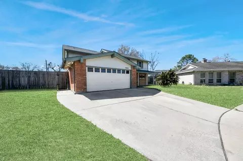 10522 Gulfstream Ln, Sugar Land, TX 77498