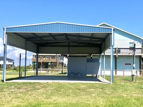 966 Clara St, Crystal Beach, TX 77650