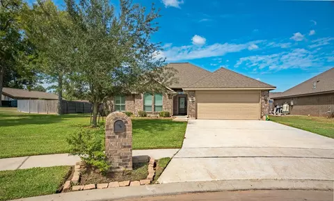 219 Marigold St, Lake Jackson, TX 77566