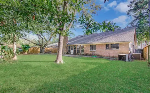 Exterior - 5311 Sweetwind Ln, Spring, TX 77373 photo 2 of 3