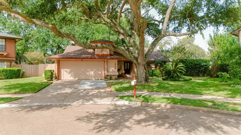 1802 Brushy Creek Dr, Sugar Land, TX 77478