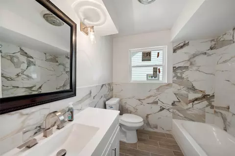 Bath - 9096 N Comanche Cir, Willis, TX 77378 photo 3 of 3