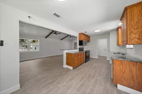 Kitchen - 9096 N Comanche Cir, Willis, TX 77378 photo 3 of 3
