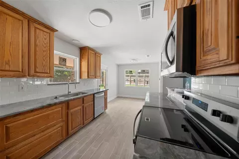 Kitchen - 9096 N Comanche Cir, Willis, TX 77378 photo 2 of 3