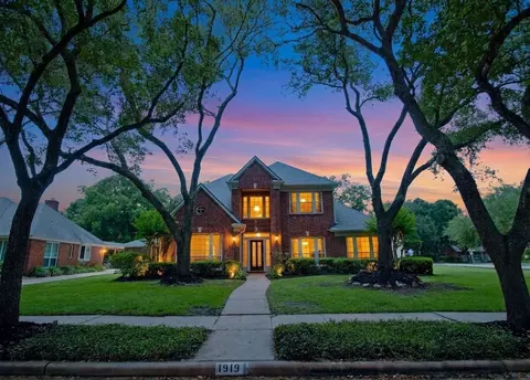 1919 Oakhurst Pkwy, Sugar Land, TX 77479