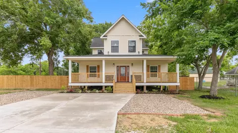 10002 Wilma Ln, Beach City, TX 77523