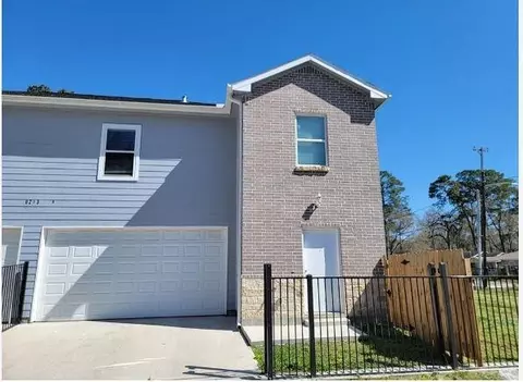 8203 Oak Knoll Ln #B, Houston, TX 77028