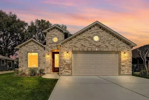 8405 Folkstone Ln, Houston, TX 77075