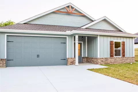 303 Canal St, Port Neches, TX 77651