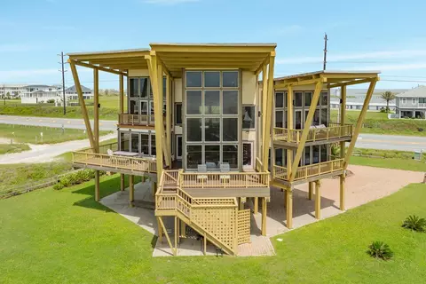 21127 W Sand Hill Dr, Galveston, TX 77554