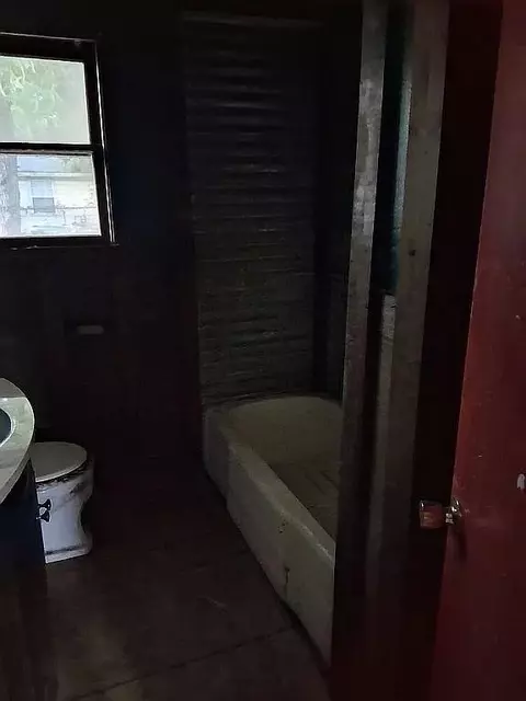 Bath - 390 Nelson St, Jasper, TX 75951 photo 1 of 1