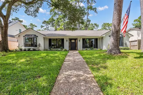 10006 Candlewood Dr, Houston, TX 77042
