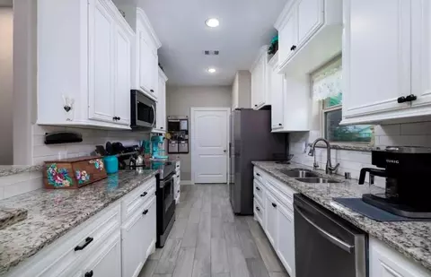 Entry Way - 5 Corkwood Rd, Trinity, TX 75862 photo 1 of 2