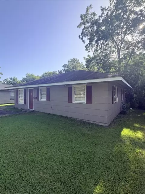 5270 Spencer Dr, Beaumont, TX 77708
