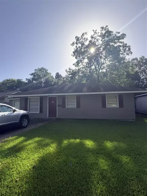 5270 Spencer Dr, Beaumont, TX 77708 photo 2