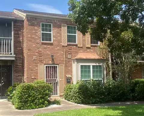 7913 Grove Ridge Dr, Houston, TX 77061