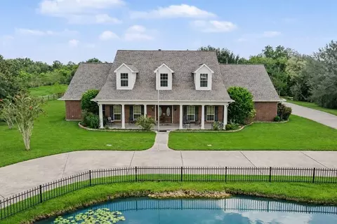2275 Washington Ave, Alvin, TX 77511