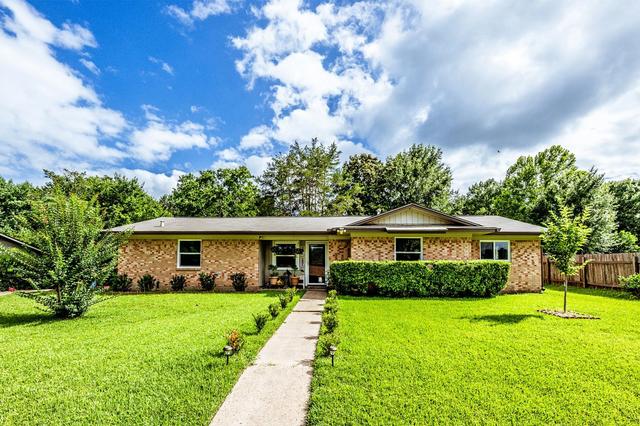 2202 Easley Cir, Huntsville, TX 77320