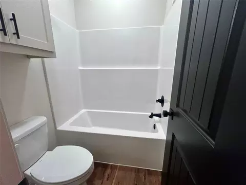 Bath - 203 E Fleming, Longview, TX 75604 photo 3 of 4