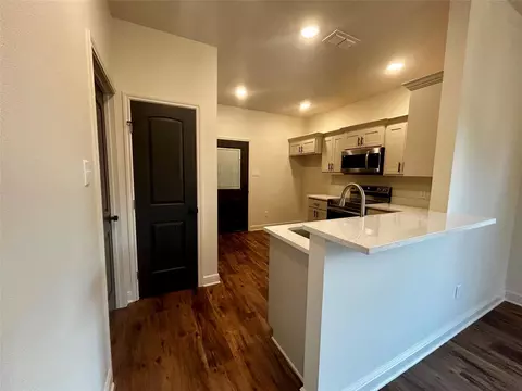 Entry Way - 203 E Fleming, Longview, TX 75604 photo 1 of 2