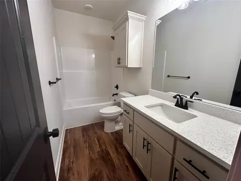 Bath - 203 E Fleming, Longview, TX 75604 photo 4 of 4