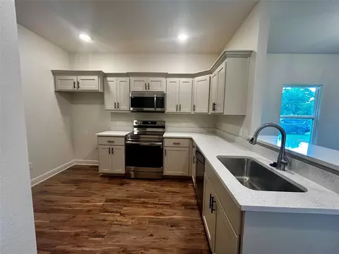 Kitchen - 203 E Fleming, Longview, TX 75604 photo 1 of 2