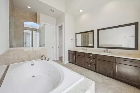 Bath - 4113 Eigel St, Houston, TX 77007 photo 2 of 4