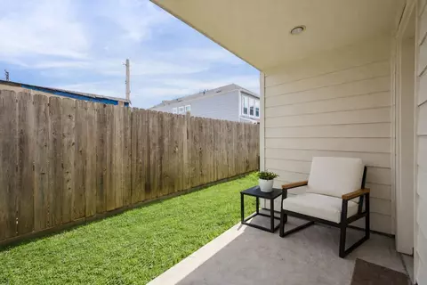 Exterior - 4113 Eigel St, Houston, TX 77007 photo 5 of 5