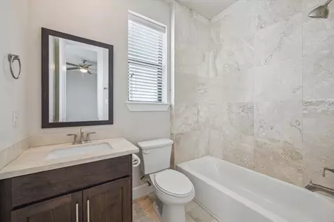 Bath - 4113 Eigel St, Houston, TX 77007 photo 4 of 4