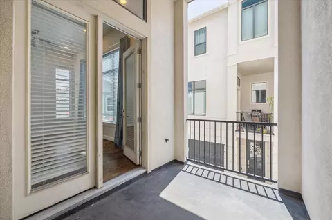 Exterior - 4113 Eigel St, Houston, TX 77007 photo 4 of 5