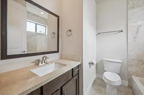 Bath - 4113 Eigel St, Houston, TX 77007 photo 3 of 4