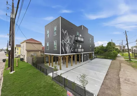 715 28th St, Galveston, TX 77550