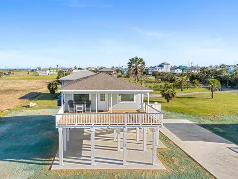23221 Galceran Dr, Galveston, TX 77554