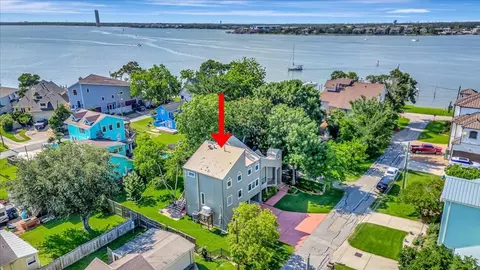 112 Oak Rd, Clear Lake Shores, TX 77565