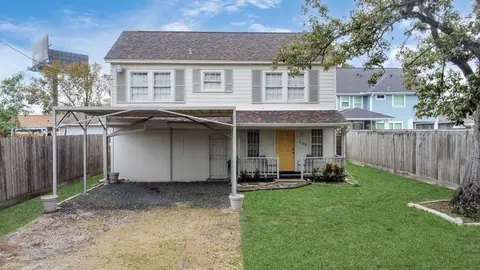109 Amundsen St, Houston, TX 77009