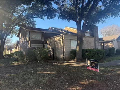 8498 Dairy View Ln, Houston, TX 77072