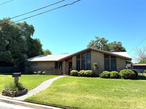 713 Sarah Jo St, La Grange, TX 78945
