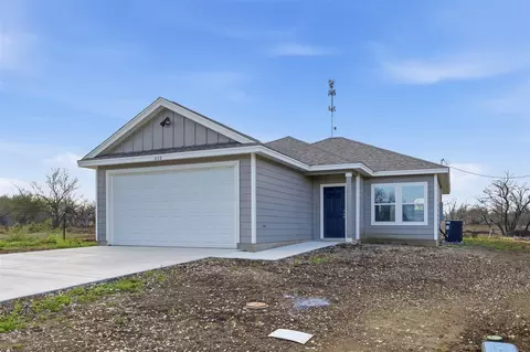 608 Mustang Cir, Nixon, TX 78140
