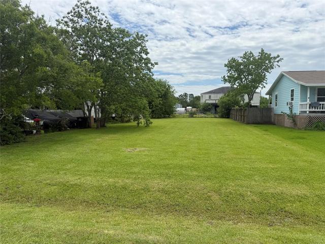 Na 8th, San Leon, TX 77539