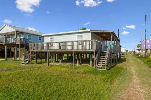 514 Texas St, Surfside Beach, TX 77541