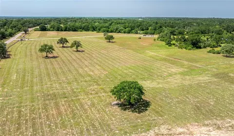 141 Oak Hill Ln, Bellville, TX 77418
