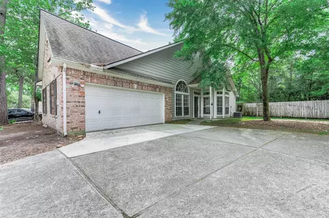 83 S Spiral Vine Cir, The Woodlands, TX 77381