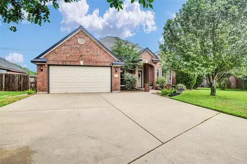 123 Jamestown Ave, Clute, TX 77531