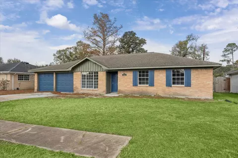 5922 Fontenelle Dr, Houston, TX 77035