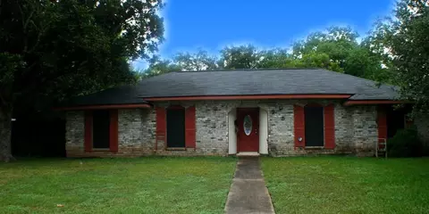 705 Sycamore St S, Lake Jackson, TX 77566