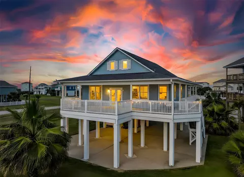 3910 Palmdale Ct, Galveston, TX 77554