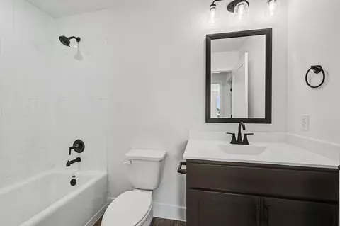 Bath - 8 Gemstone Ct, Angleton, TX 77515 photo 5 of 5