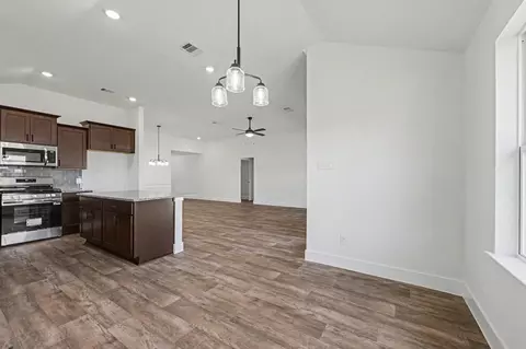 Entry Way - 8 Gemstone Ct, Angleton, TX 77515 photo 1 of 2