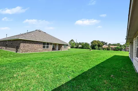 Exterior - 8 Gemstone Ct, Angleton, TX 77515 photo 2 of 2