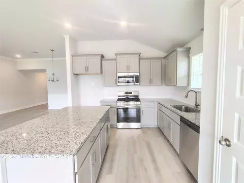 Kitchen - 8 Gemstone Ct, Angleton, TX 77515 photo 1 of 4
